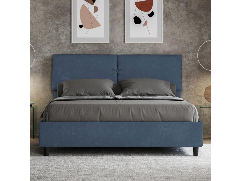 Letto blu trapuntato