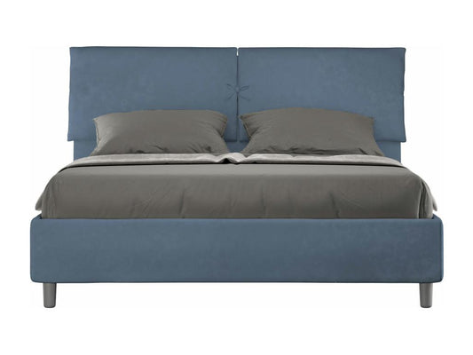 Letto blu trapuntato
